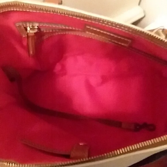 🎁 SOLD NEW Dooney & Burke White w SaddleTan Bag/Crossbody - Picture 9 of 12